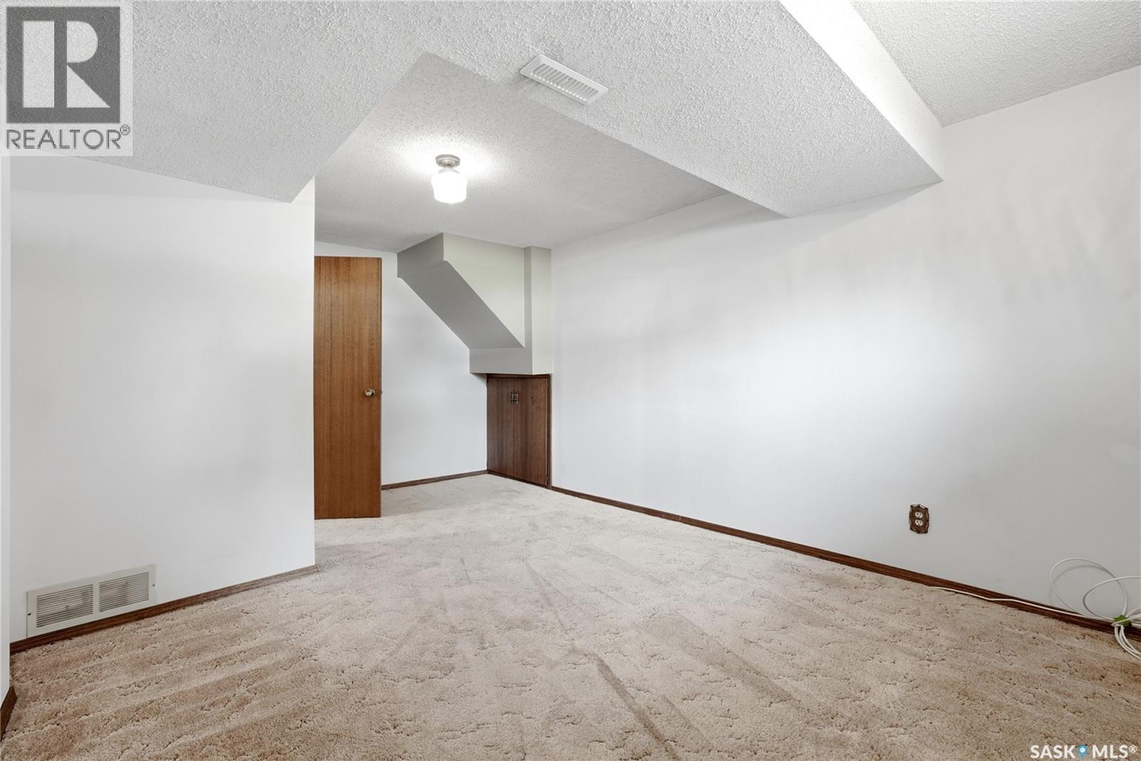 39 Hayes Crescent, Regina, SK - Indoor Photo Showing Other Room