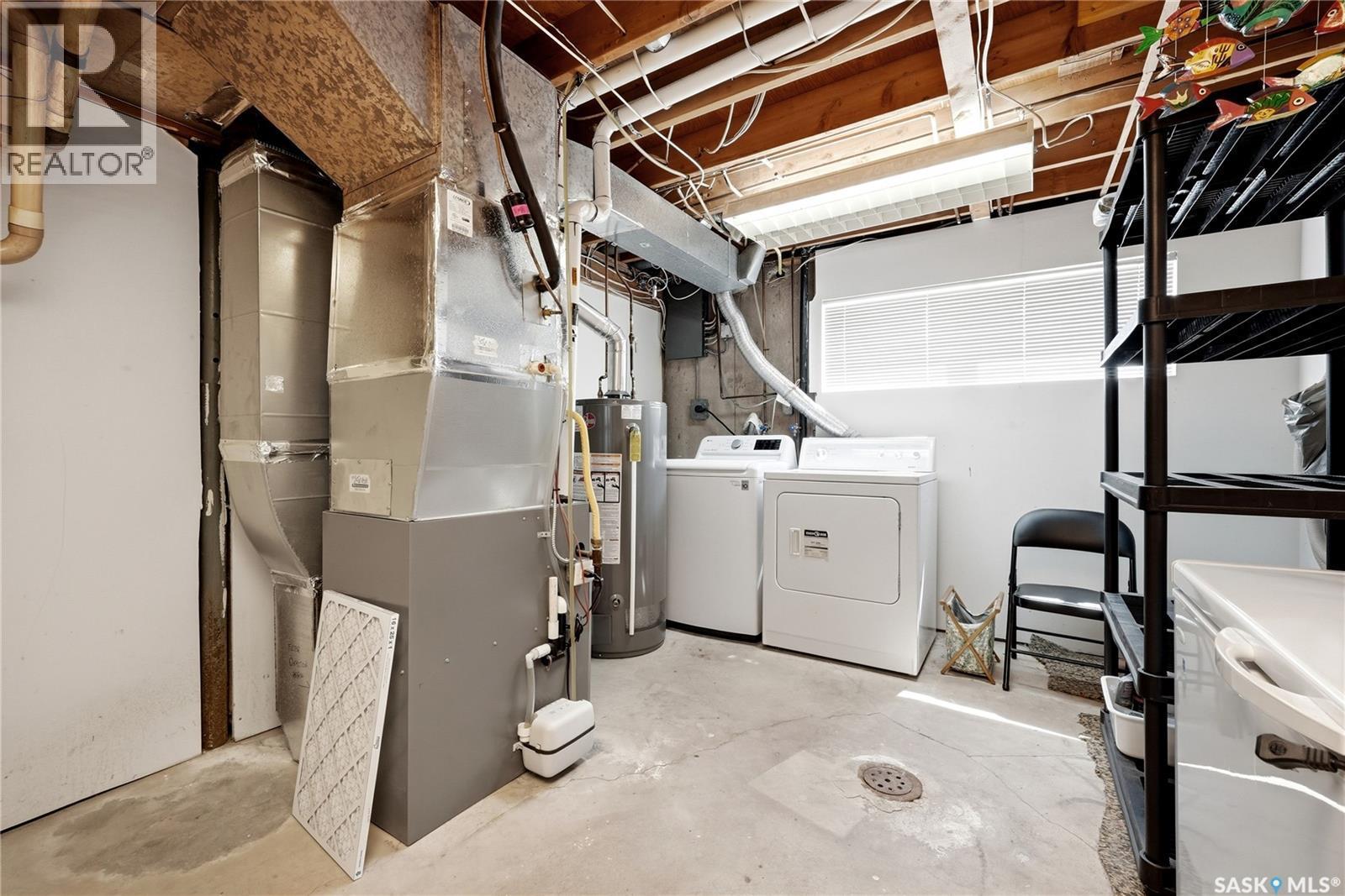 39 Hayes Crescent, Regina, SK - Indoor Photo Showing Laundry Room