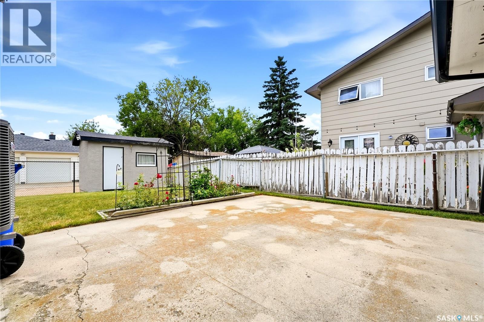 39 Hayes Crescent, Regina, SK - Outdoor