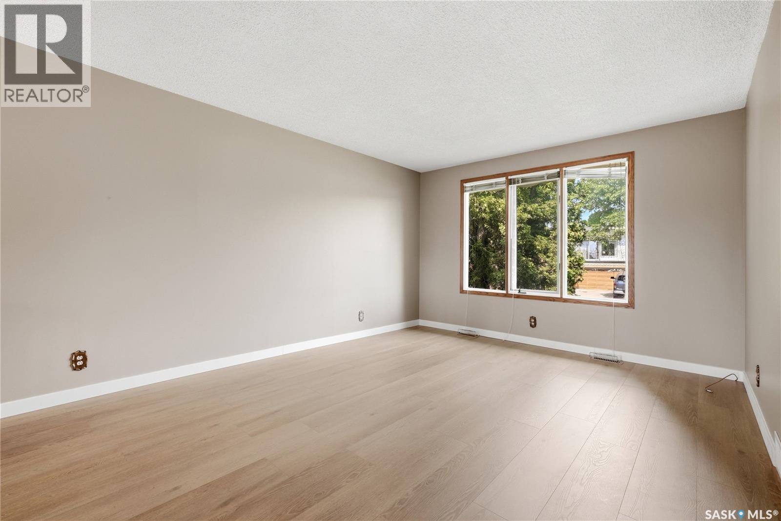 39 Hayes Crescent, Regina, SK - Indoor Photo Showing Other Room