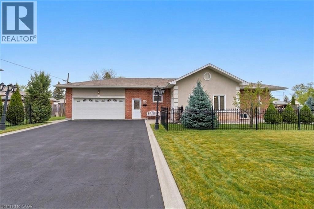 Brick and stucco exterior with an attached two-car garage - 197 Troy Street, Mississauga, ON - Outdoor
