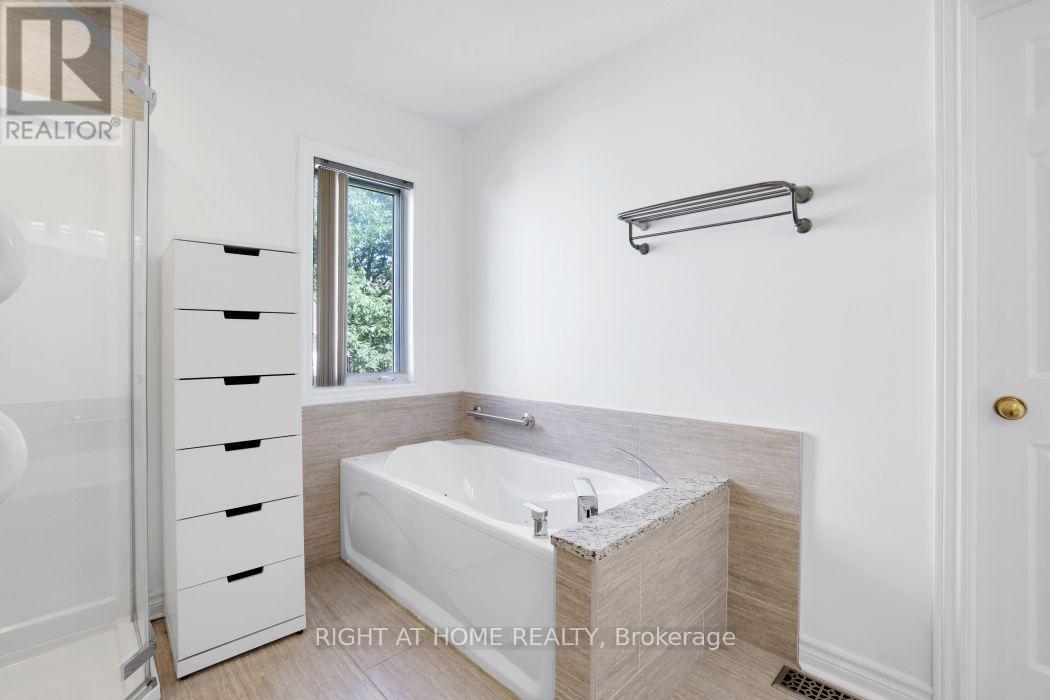 Separate soaker tub! - 53 Yoho Drive, Ottawa, ON - Indoor Photo Showing Bathroom