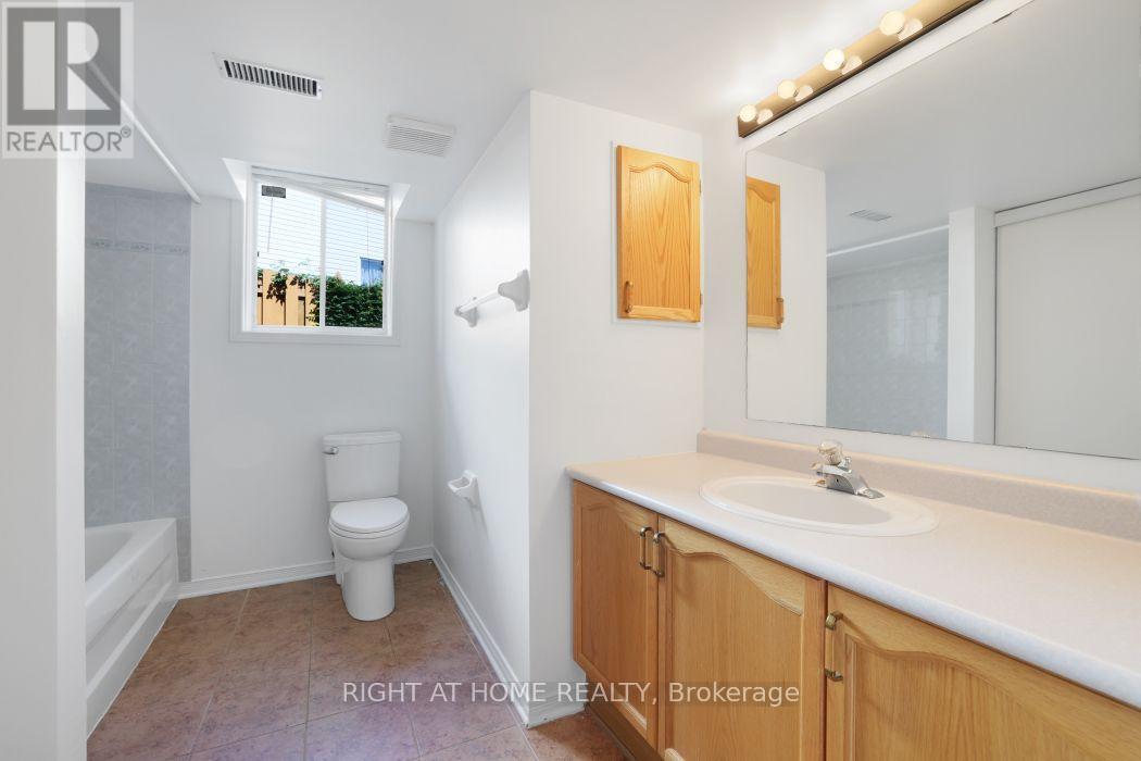 Full 4 pc bathroom - 53 Yoho Drive, Ottawa, ON - Indoor Photo Showing Bathroom
