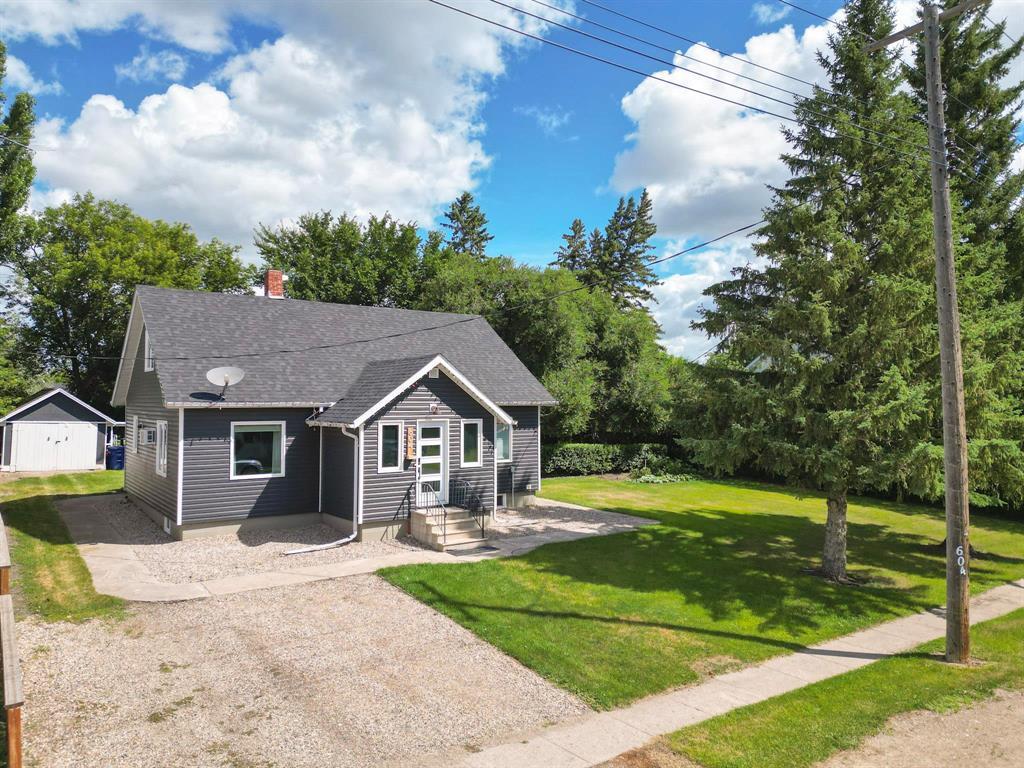604 3Rd Avenue, Reston, MB - Outdoor