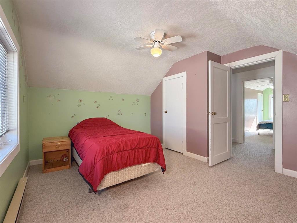 604 3Rd Avenue, Reston, MB - Indoor Photo Showing Bedroom