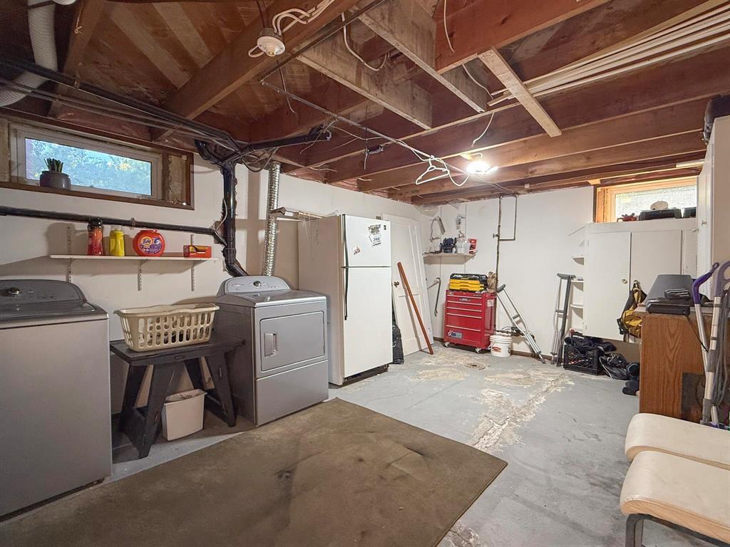 604 3Rd Avenue, Reston, MB - Indoor Photo Showing Laundry Room