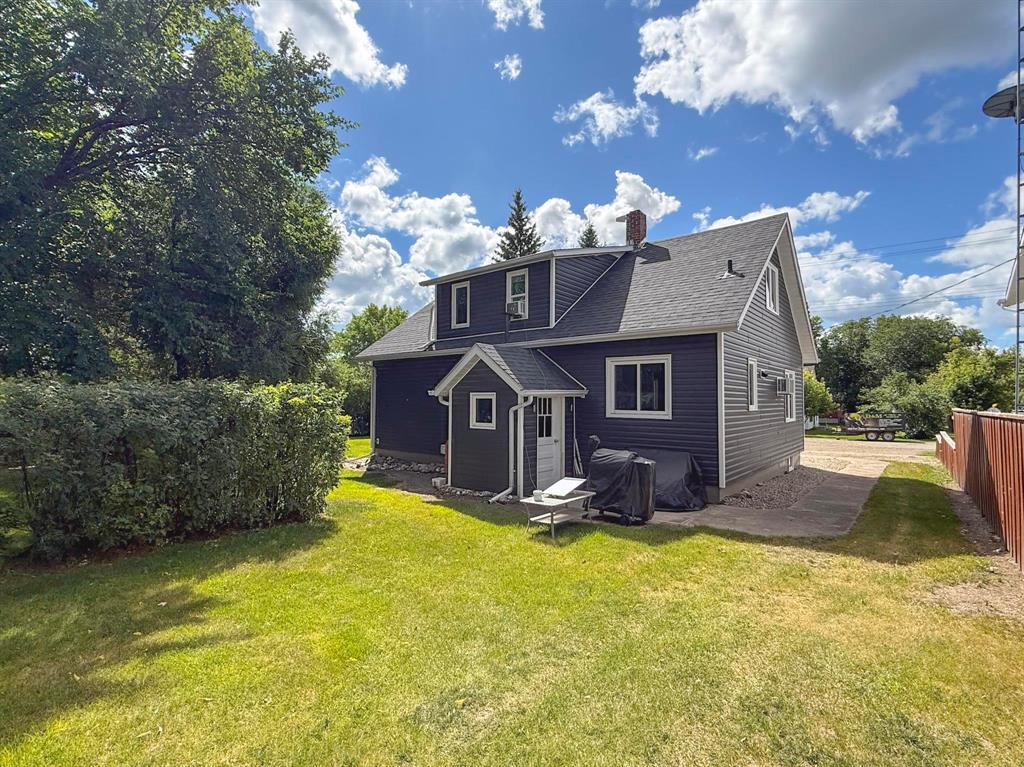 604 3Rd Avenue, Reston, MB - Outdoor