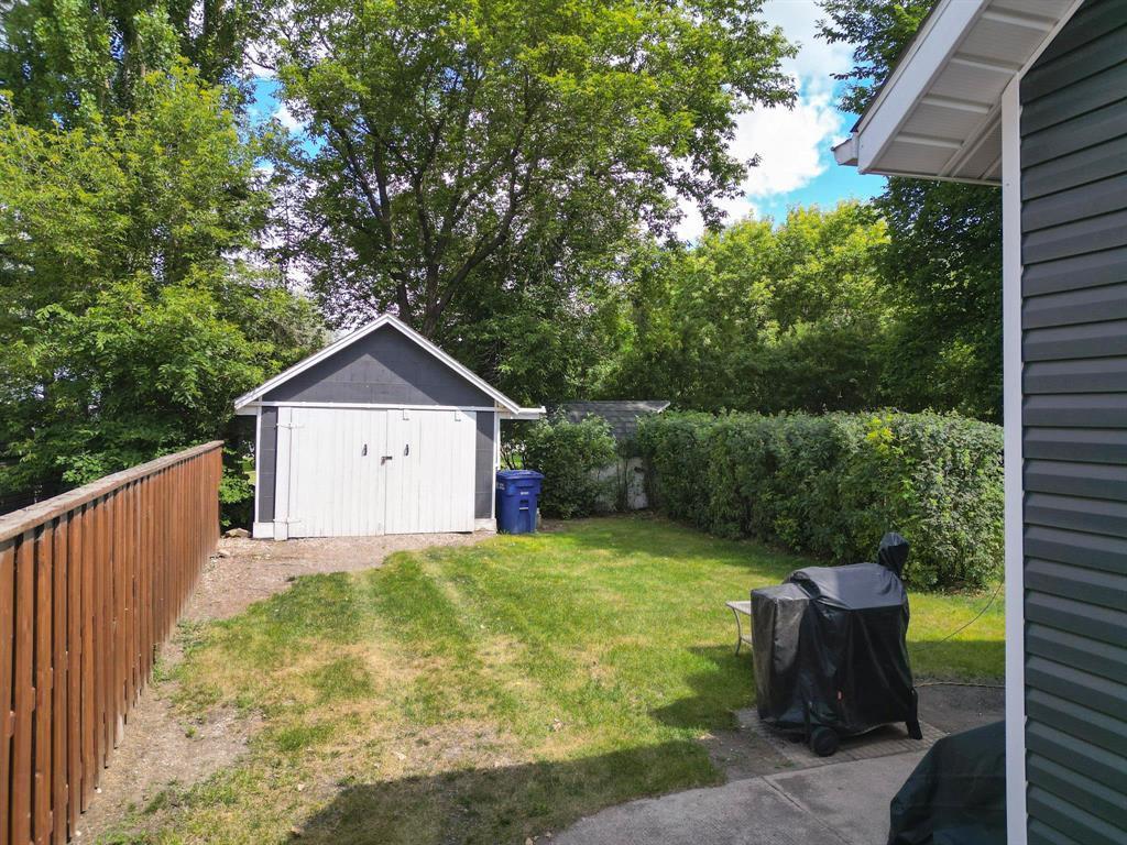 604 3Rd Avenue, Reston, MB - Outdoor