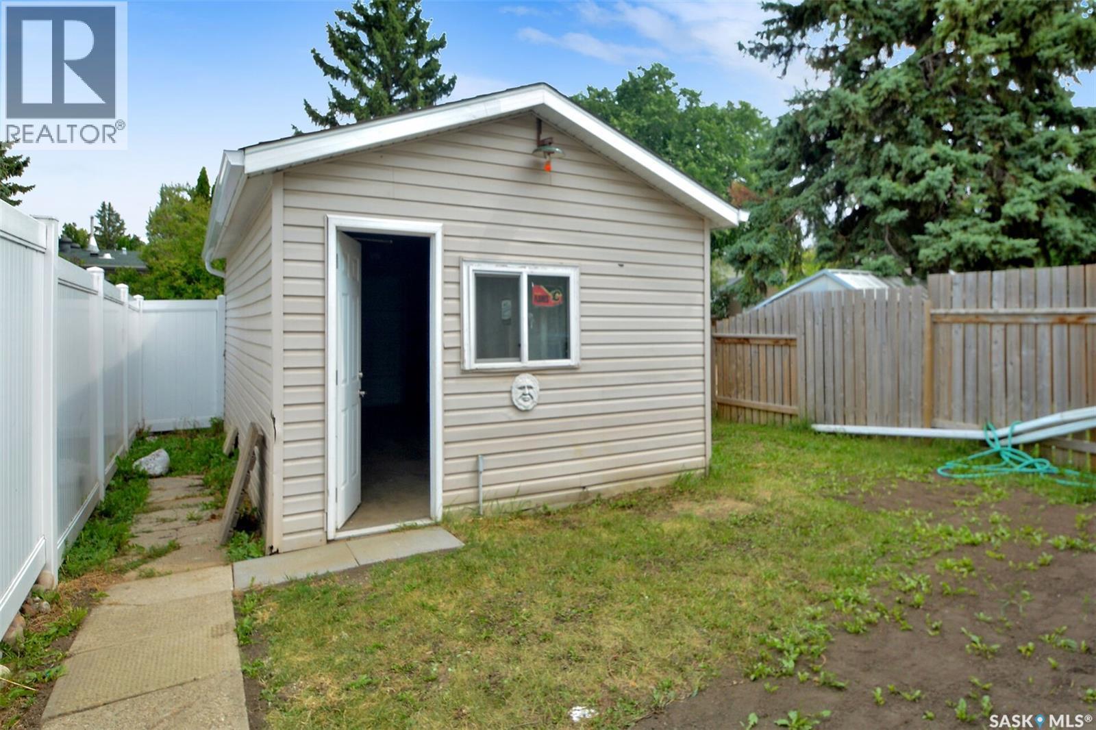 49-51 Carleton Drive, Saskatoon, SK - Outdoor