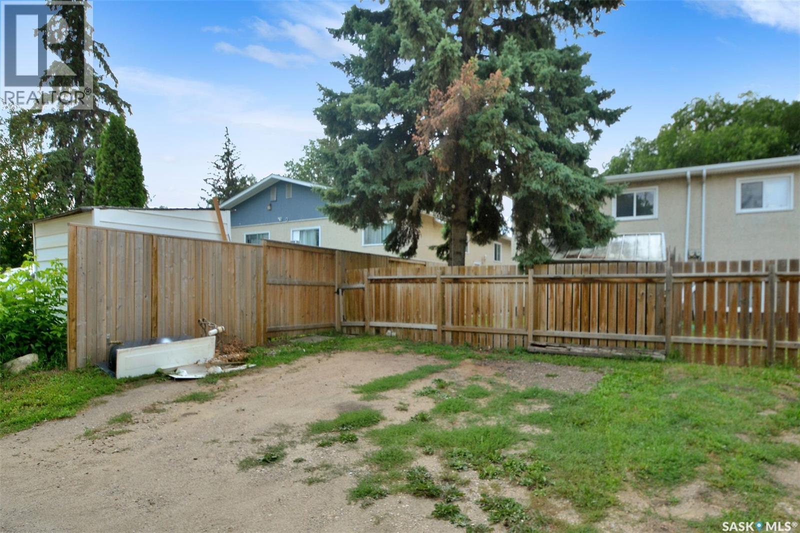 49-51 Carleton Drive, Saskatoon, SK - Outdoor