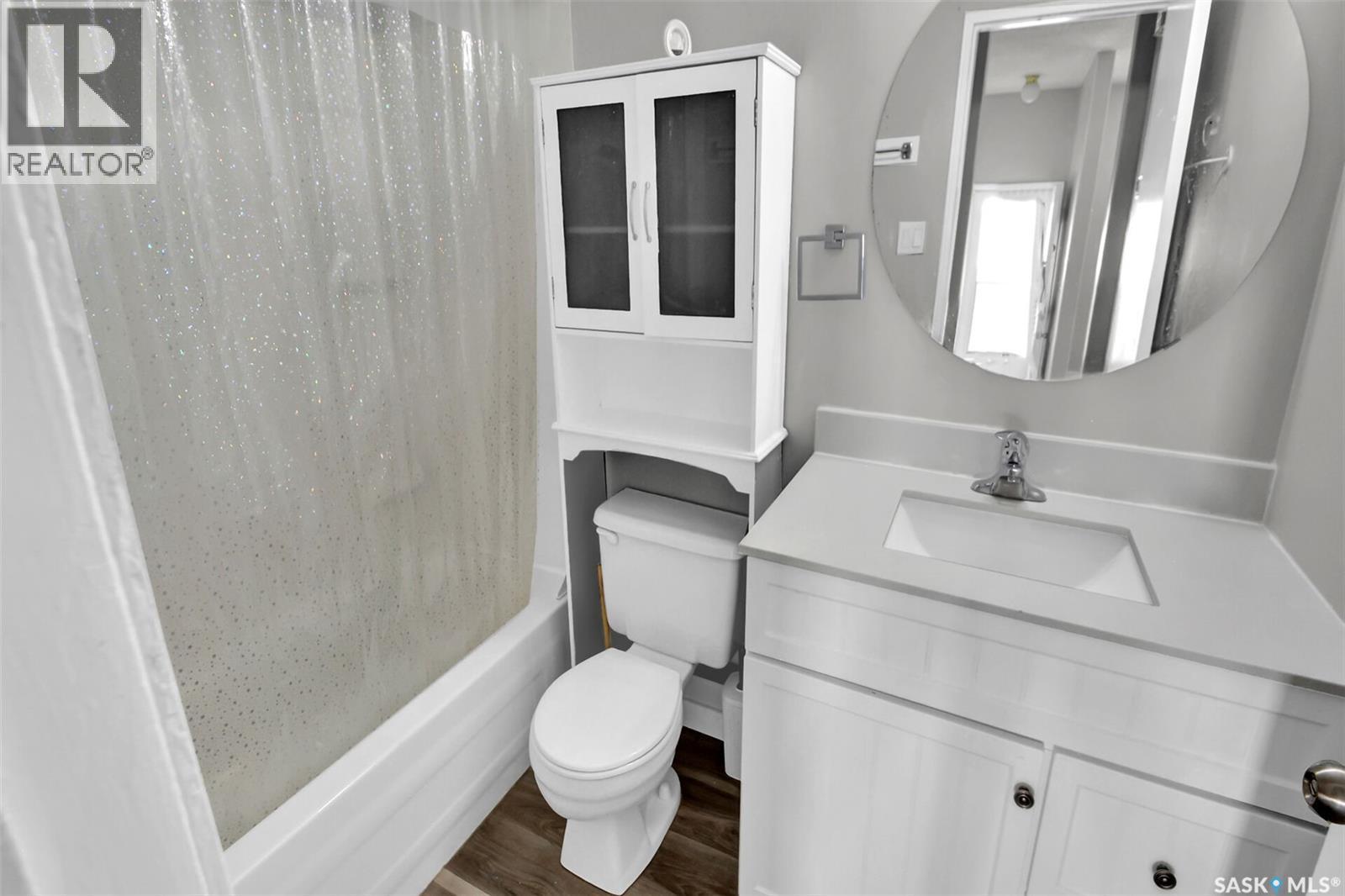 49-51 Carleton Drive, Saskatoon, SK - Indoor Photo Showing Bathroom