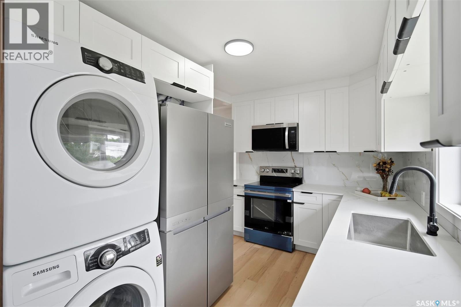 1310 B Avenue N, Saskatoon, SK - Indoor Photo Showing Laundry Room