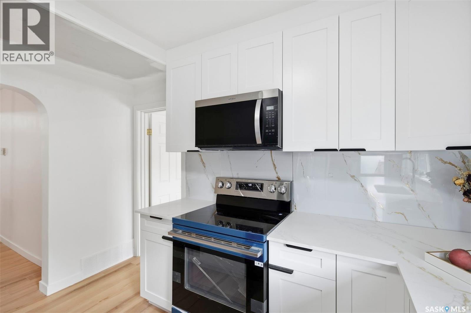 1310 B Avenue N, Saskatoon, SK - Indoor Photo Showing Kitchen