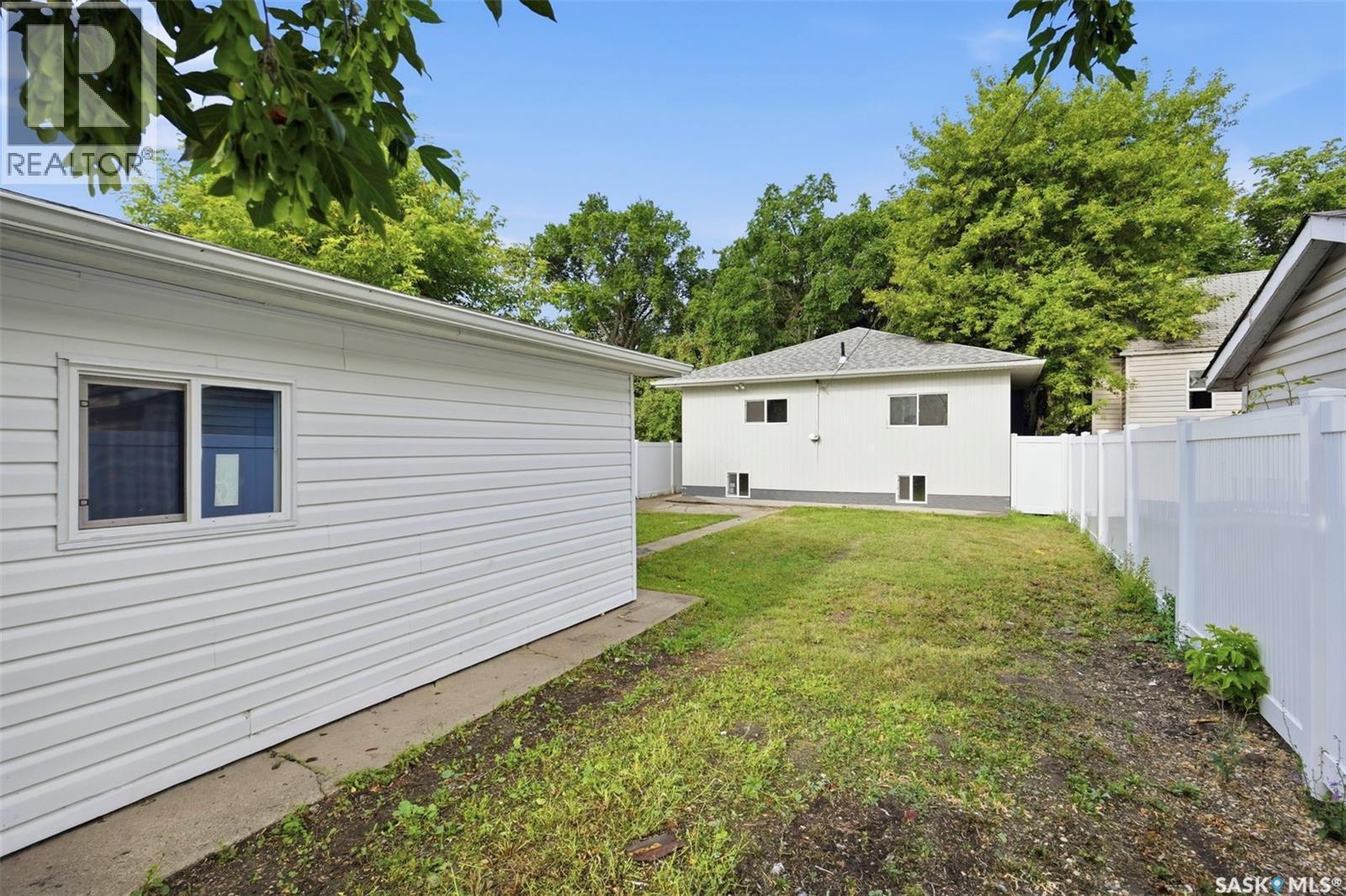 1310 B Avenue N, Saskatoon, SK - Outdoor With Exterior