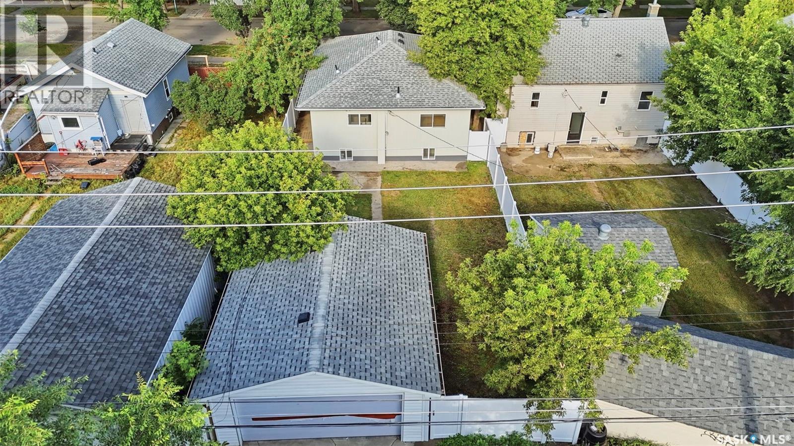 1310 B Avenue N, Saskatoon, SK - Outdoor