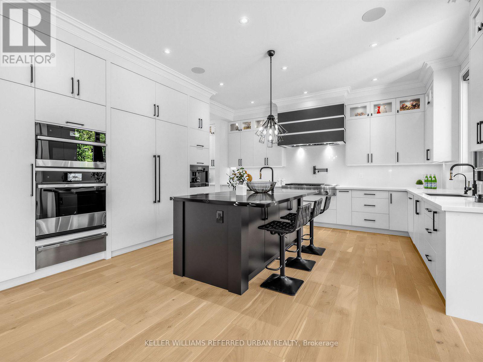 35 Lloydminster Crescent, Toronto, ON - Indoor Photo Showing Kitchen With Upgraded Kitchen