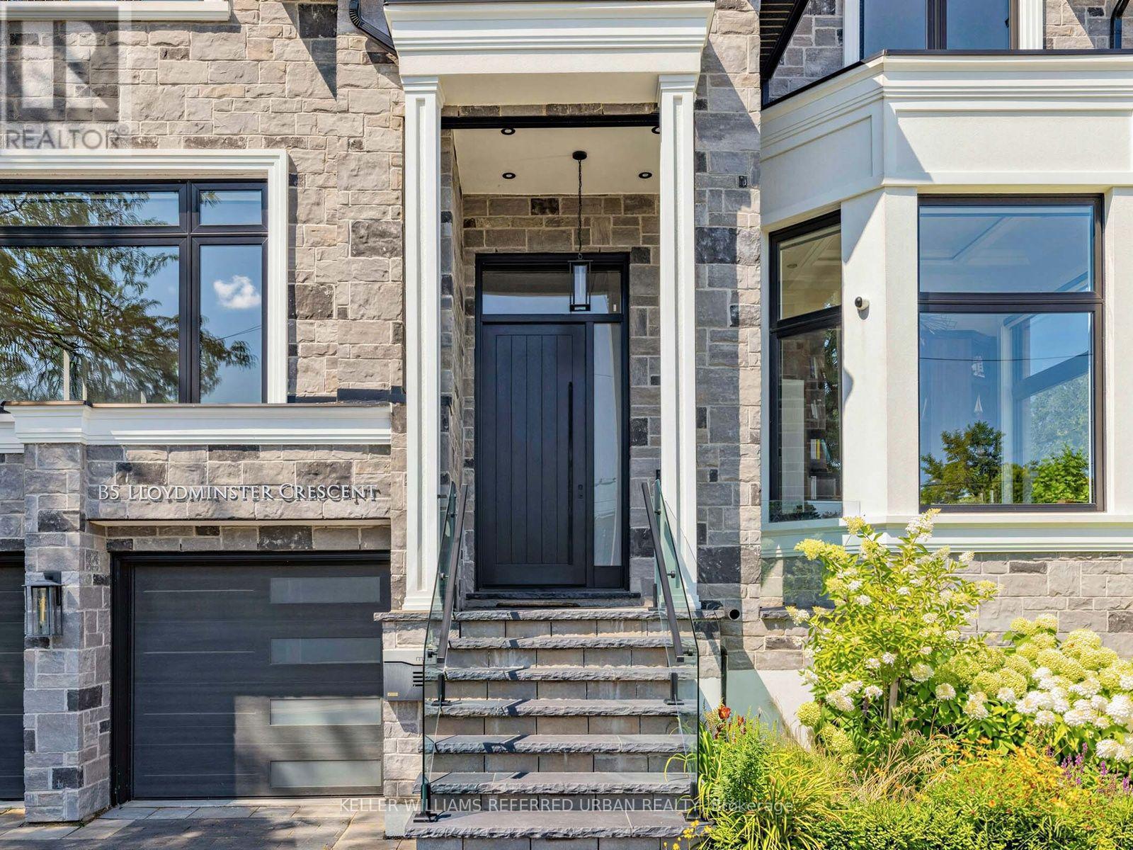 35 Lloydminster Crescent, Toronto, ON - Outdoor