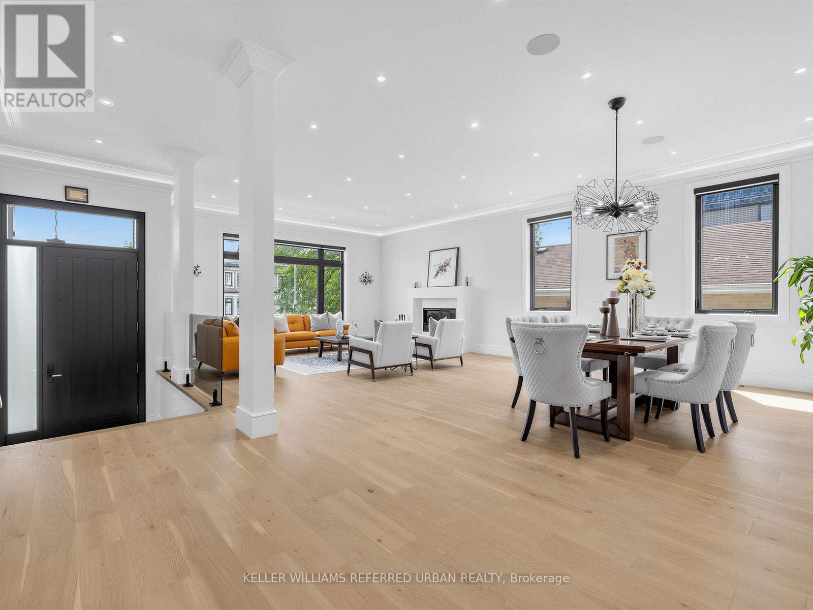 35 Lloydminster Crescent, Toronto, ON - Indoor Photo Showing Dining Room