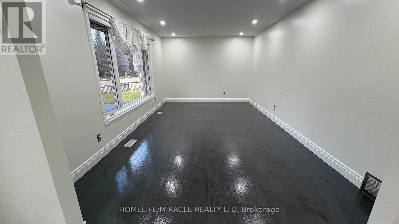 161 Kipling Avenue, Kitchener, ON - Indoor Photo Showing Other Room