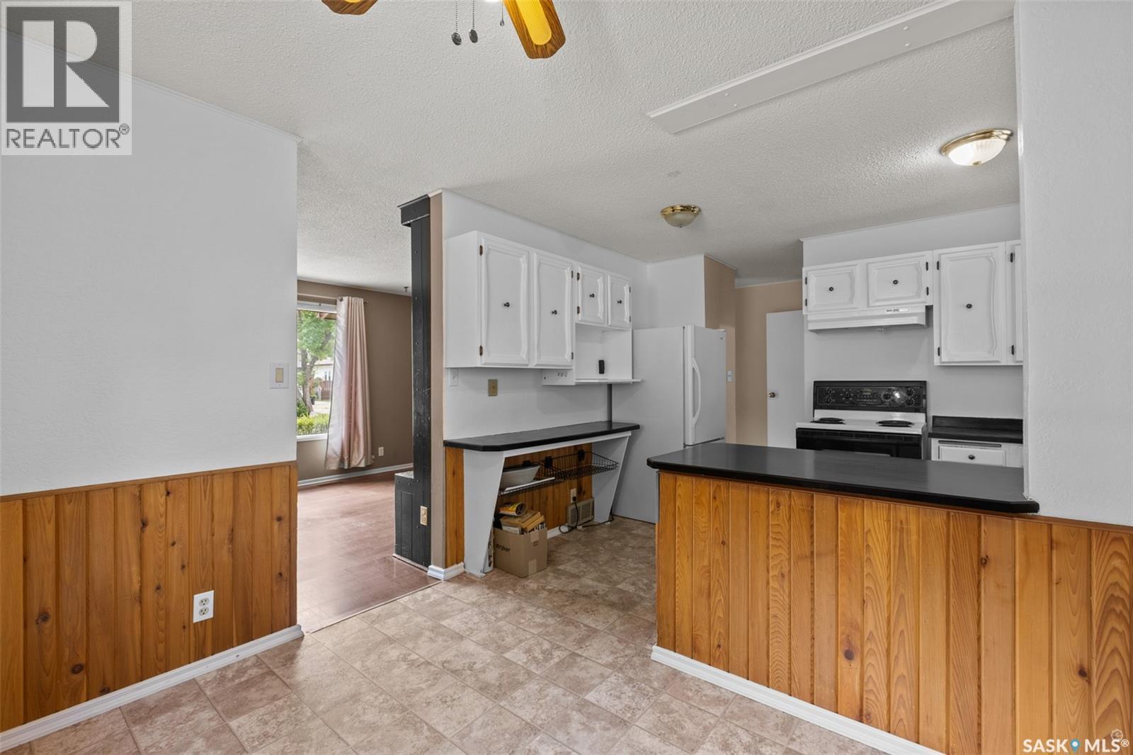 1338 Lacroix Crescent, Prince Albert, SK - Indoor Photo Showing Kitchen