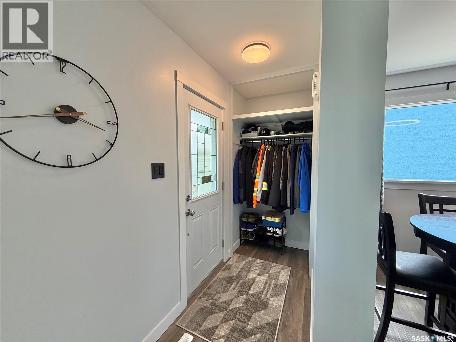 206 Third Avenue S, Yorkton, SK - Indoor