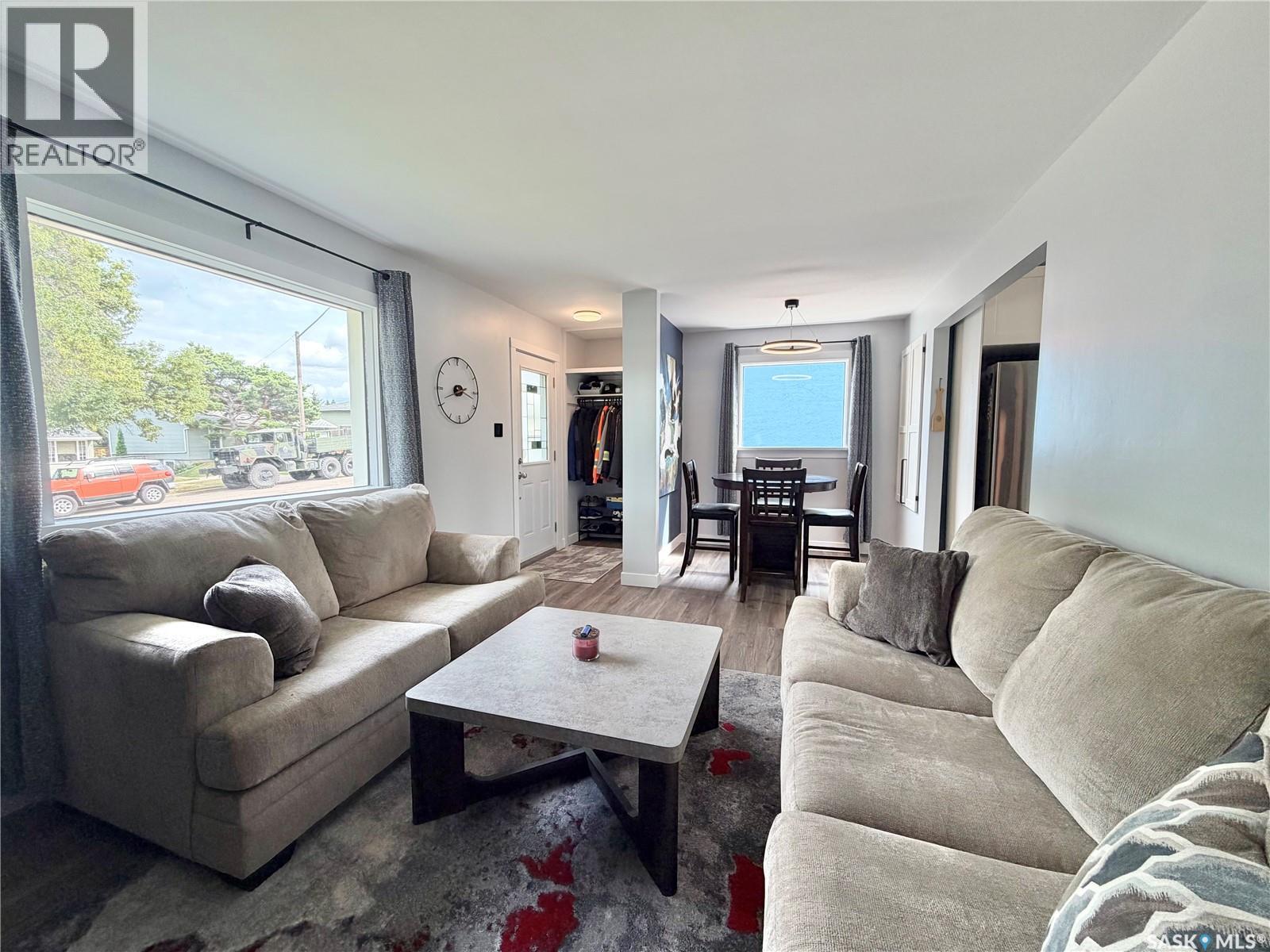 206 Third Avenue S, Yorkton, SK - Indoor Photo Showing Living Room