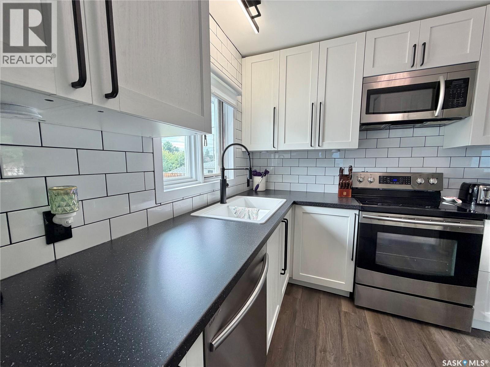 206 Third Avenue S, Yorkton, SK - Indoor Photo Showing Kitchen