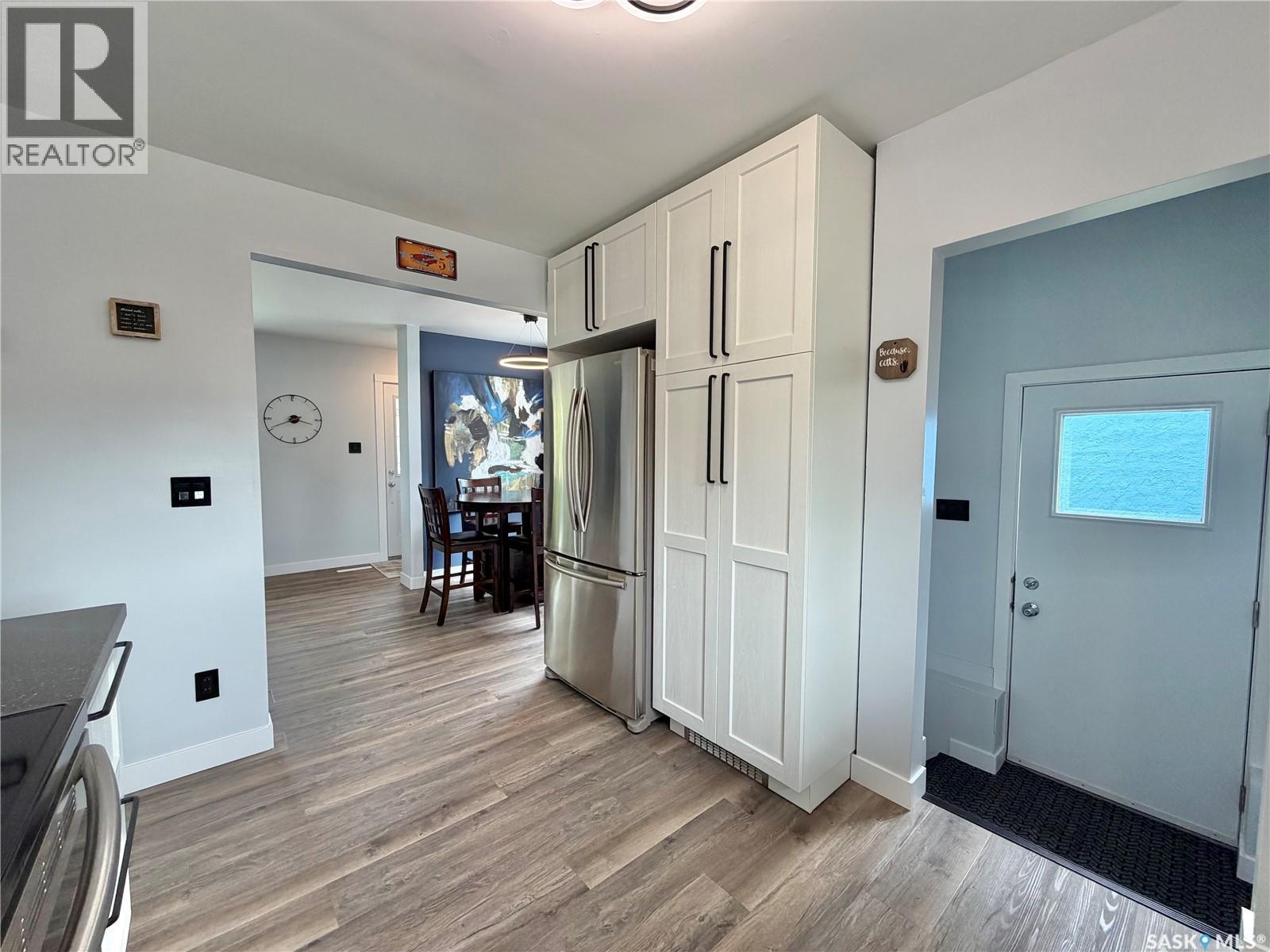 206 Third Avenue S, Yorkton, SK - Indoor