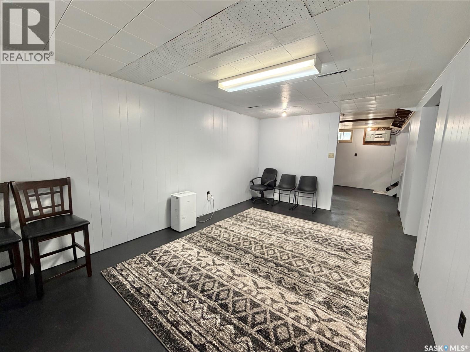 206 Third Avenue S, Yorkton, SK - Indoor