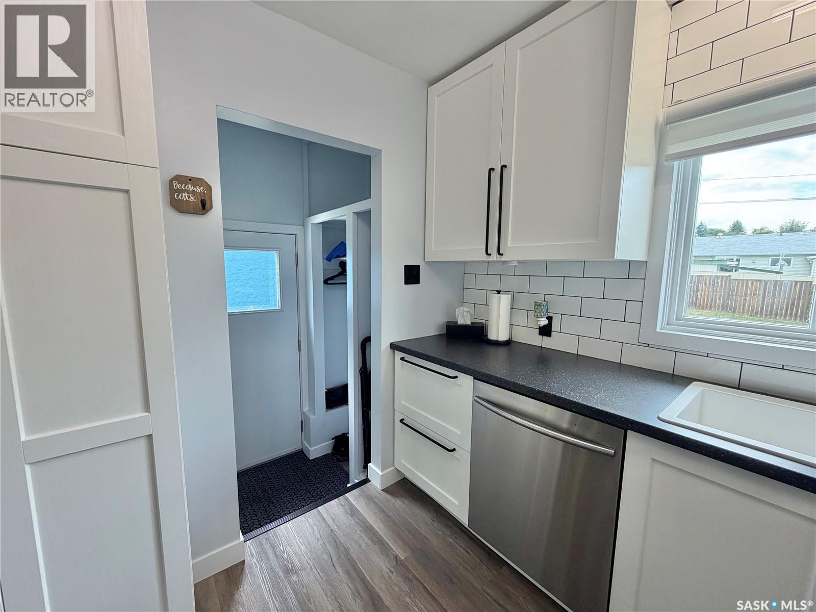 206 Third Avenue S, Yorkton, SK - Indoor Photo Showing Kitchen