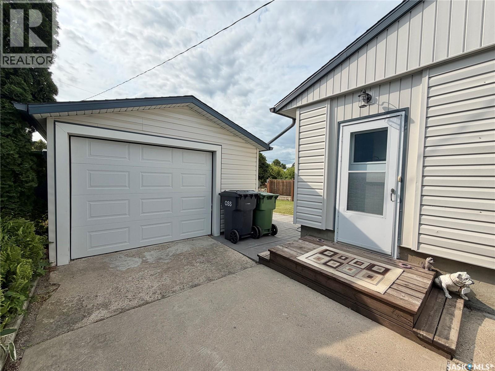 206 Third Avenue S, Yorkton, SK - Outdoor With Exterior