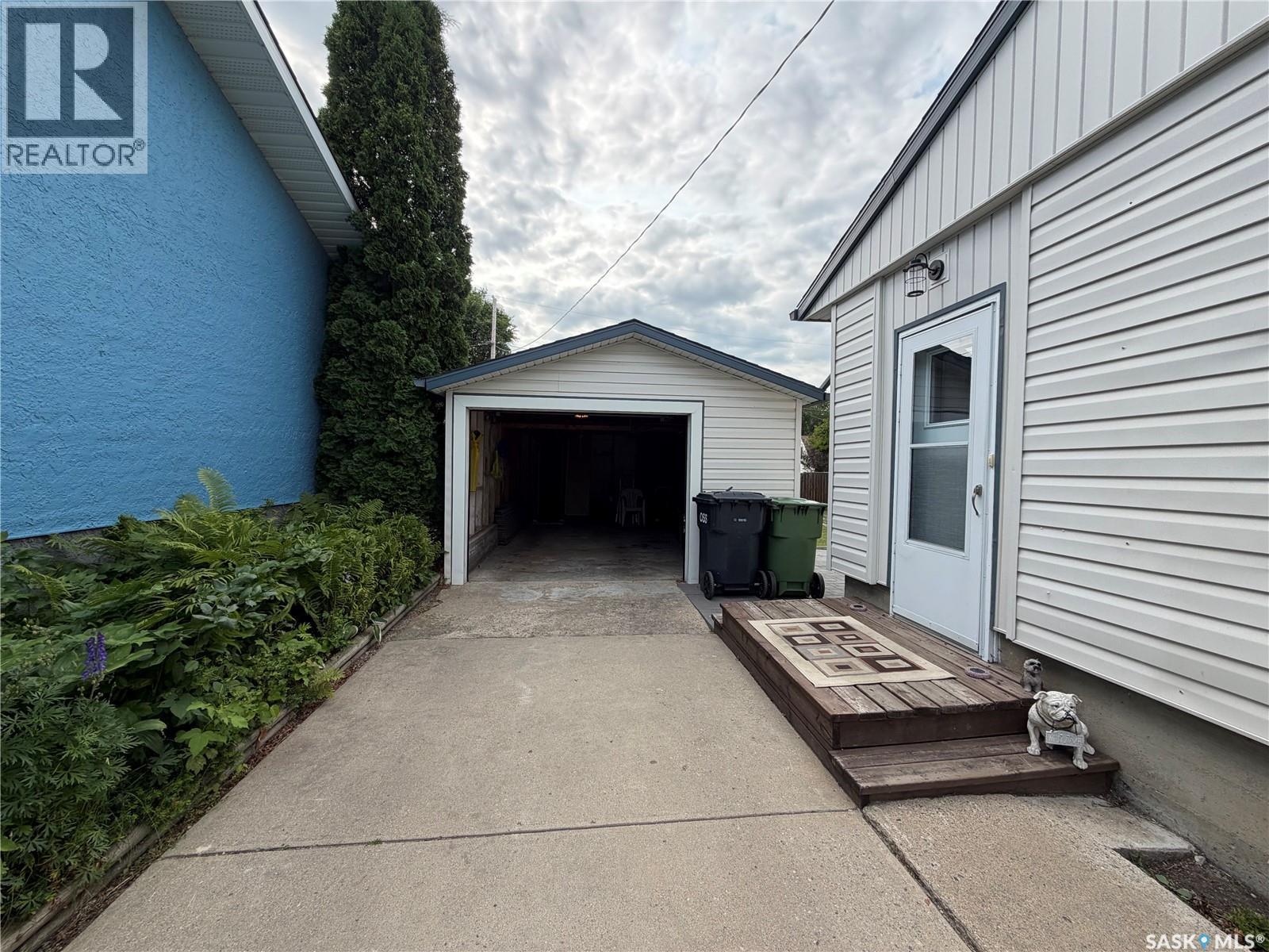 206 Third Avenue S, Yorkton, SK - Outdoor With Exterior