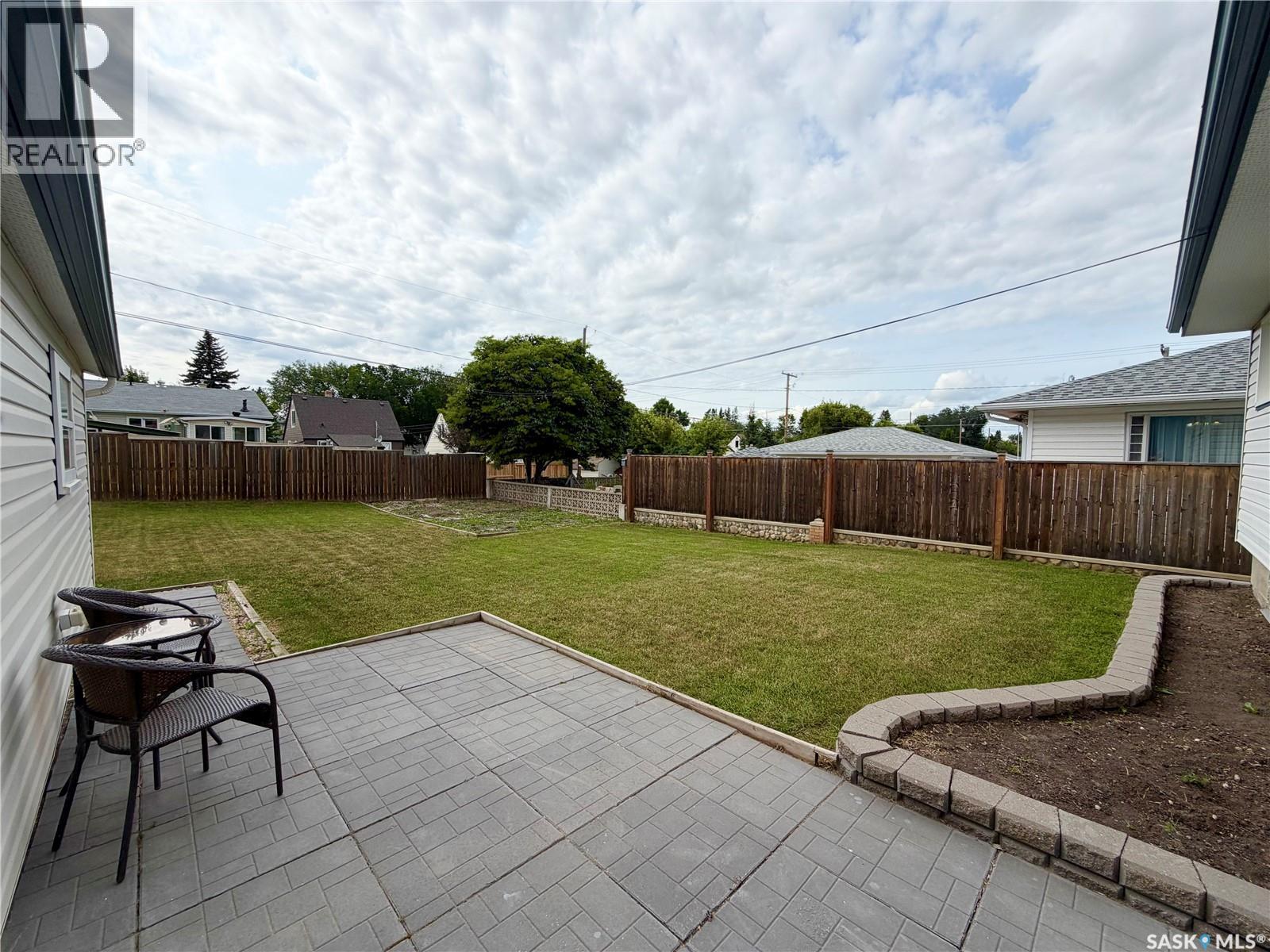 206 Third Avenue S, Yorkton, SK - Outdoor