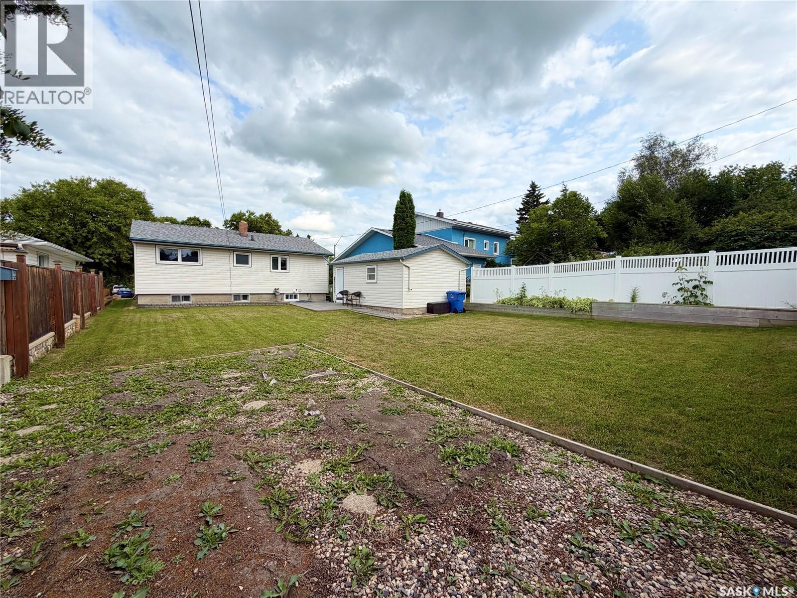 206 Third Avenue S, Yorkton, SK - Outdoor