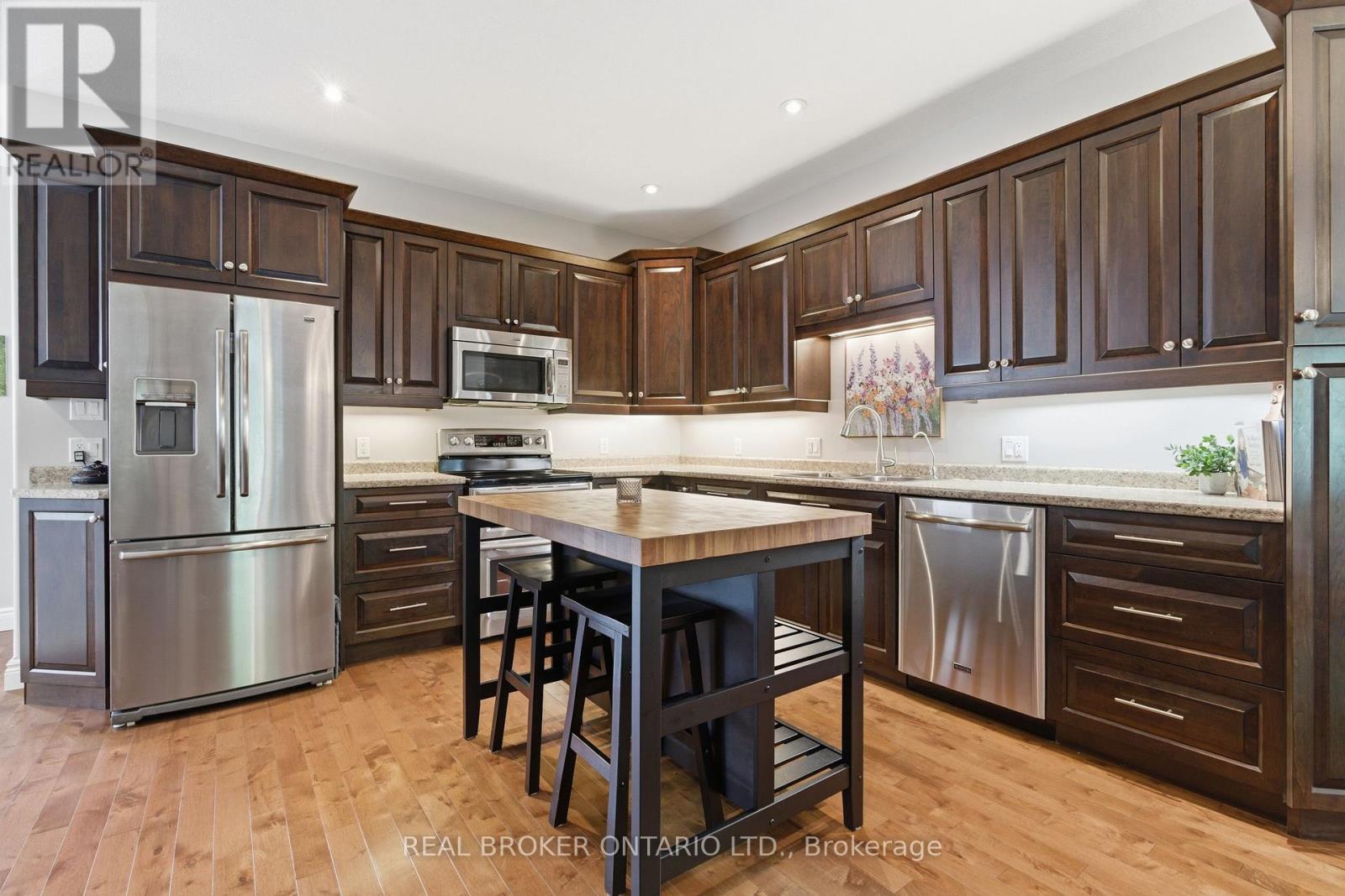 155 South Street S, Goderich, ON - Indoor Photo Showing Kitchen With Upgraded Kitchen