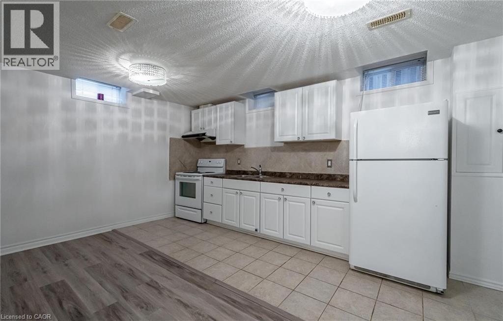 30 Richview Drive Unit# 2, Hamilton, ON - Indoor Photo Showing Kitchen