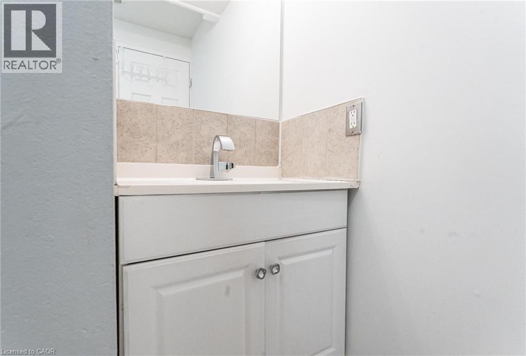 30 Richview Drive Unit# 2, Hamilton, ON - Indoor Photo Showing Bathroom