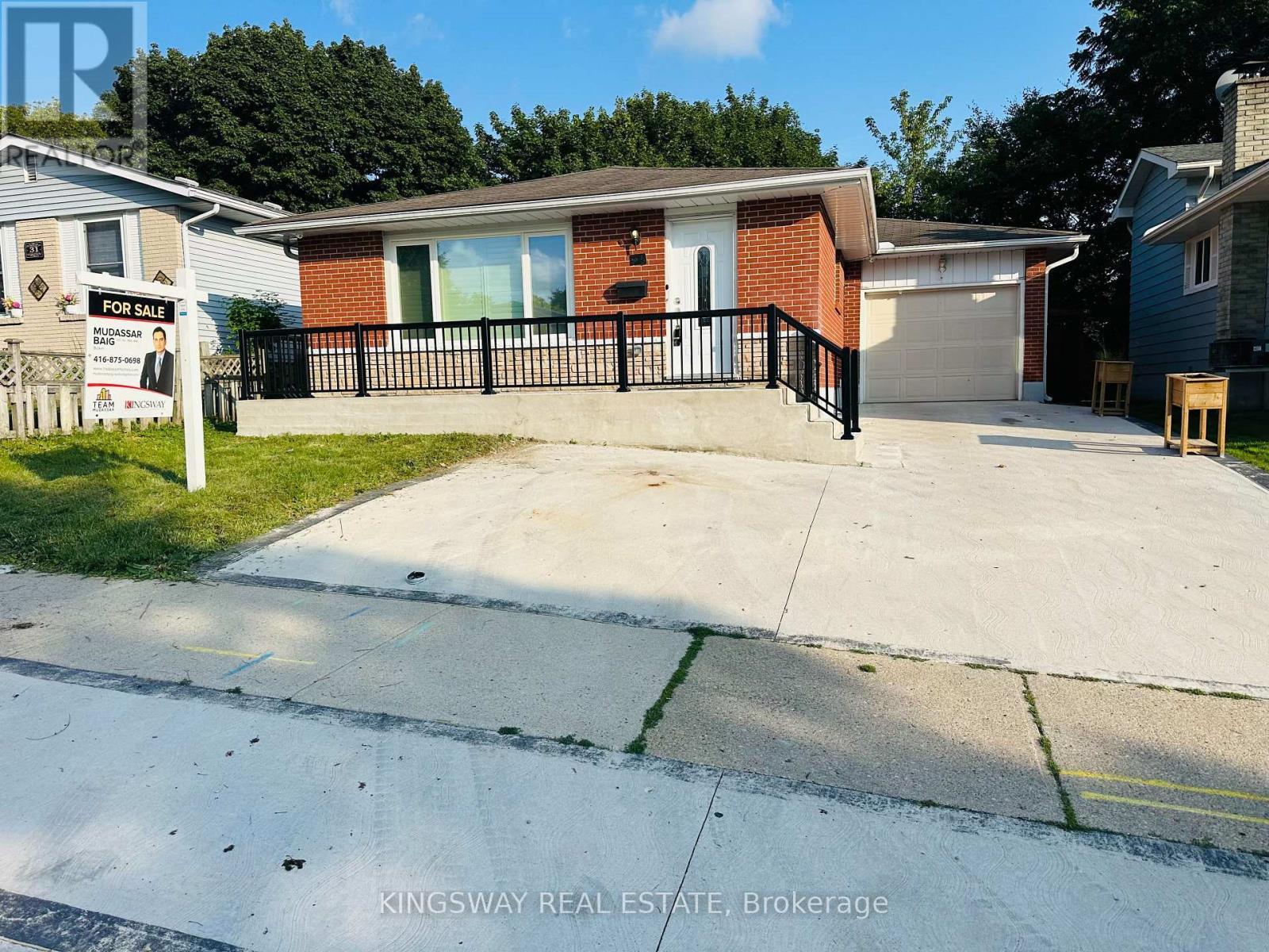!!!!!!!!!!!!!!!!!!!!!!!!!!! LEDGAL DUPLEX !!!!!!! - 35 Silver Aspen Crescent, Kitchener, ON - Outdoor