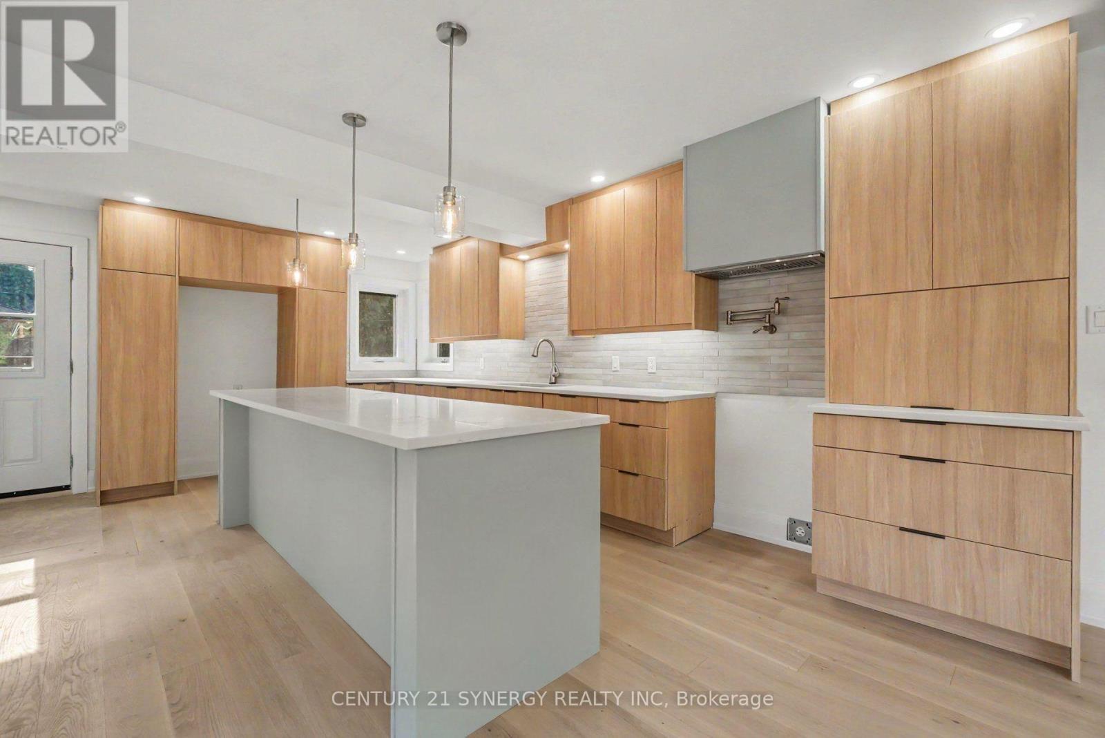 Pot-filler above stove and integrated hood fan - 2238 Utah Street, Ottawa, ON - Indoor Photo Showing Kitchen