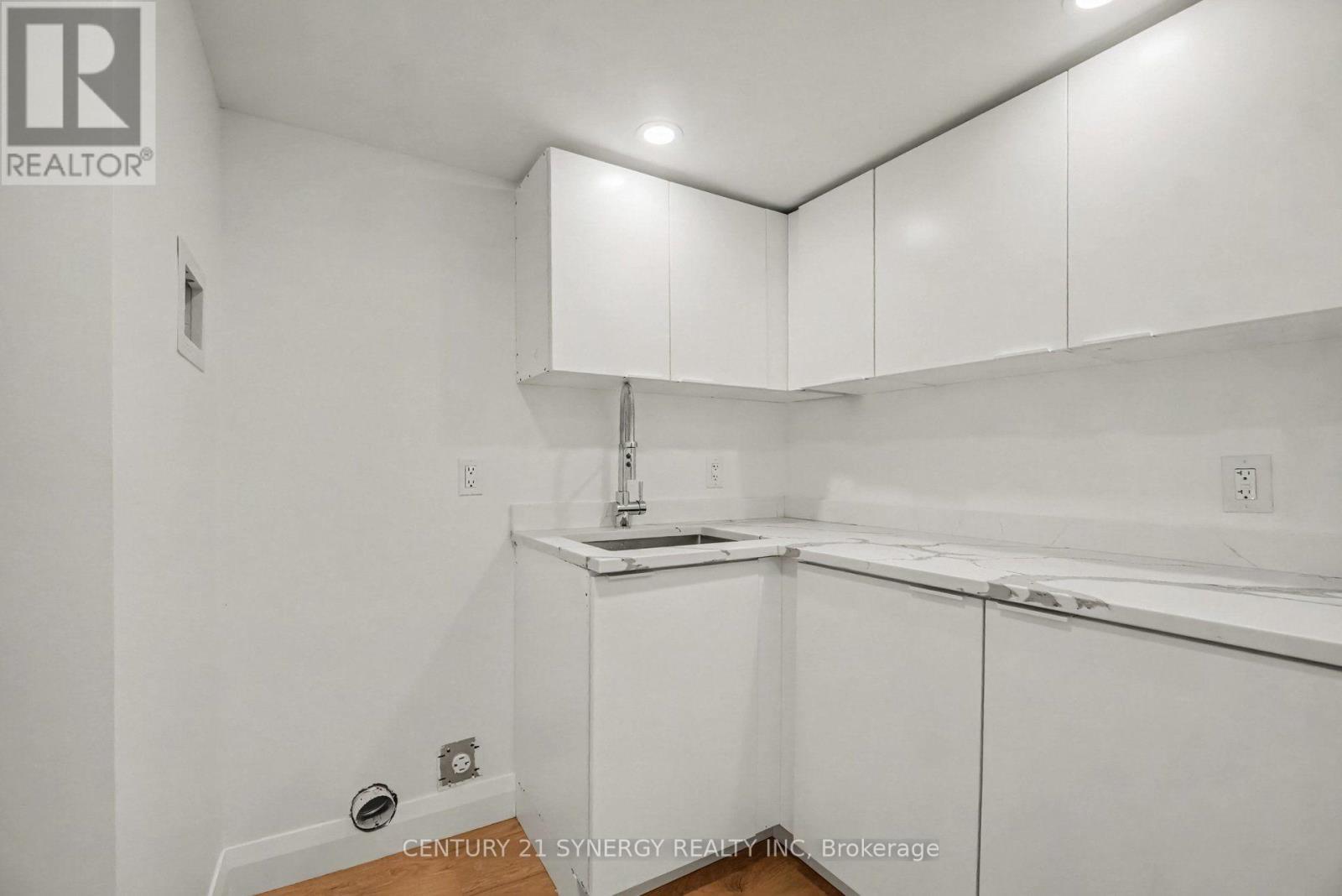 Laundry room, w/ sink cabinets and quartz counters - 2238 Utah Street, Ottawa, ON - Indoor