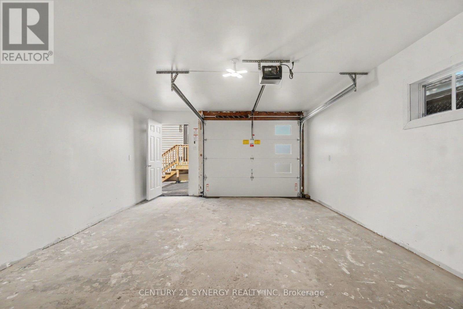 2238 Utah Street, Ottawa, ON - Indoor Photo Showing Garage