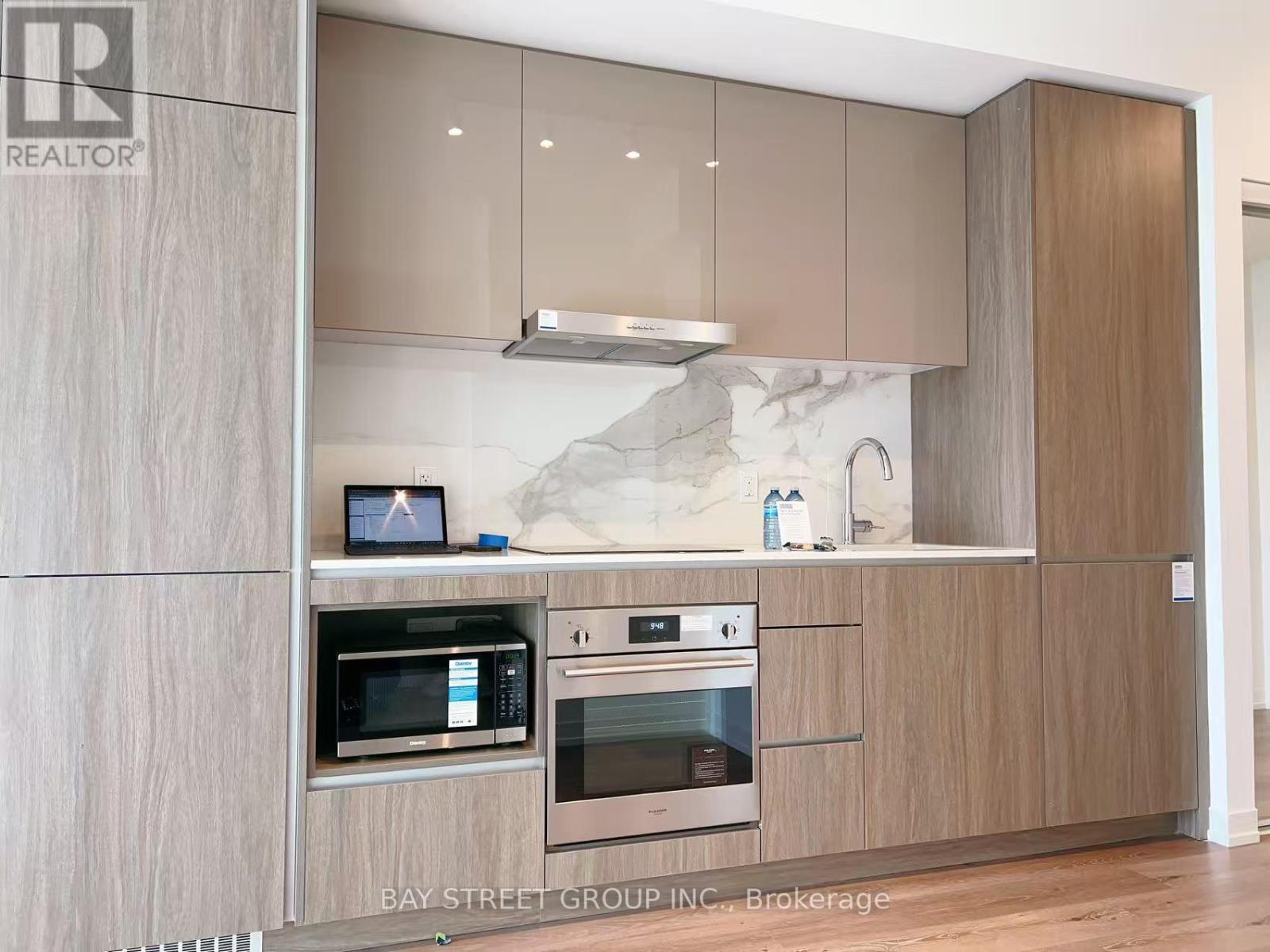 4208 - 28 Interchange Way, Vaughan, ON - Indoor Photo Showing Kitchen