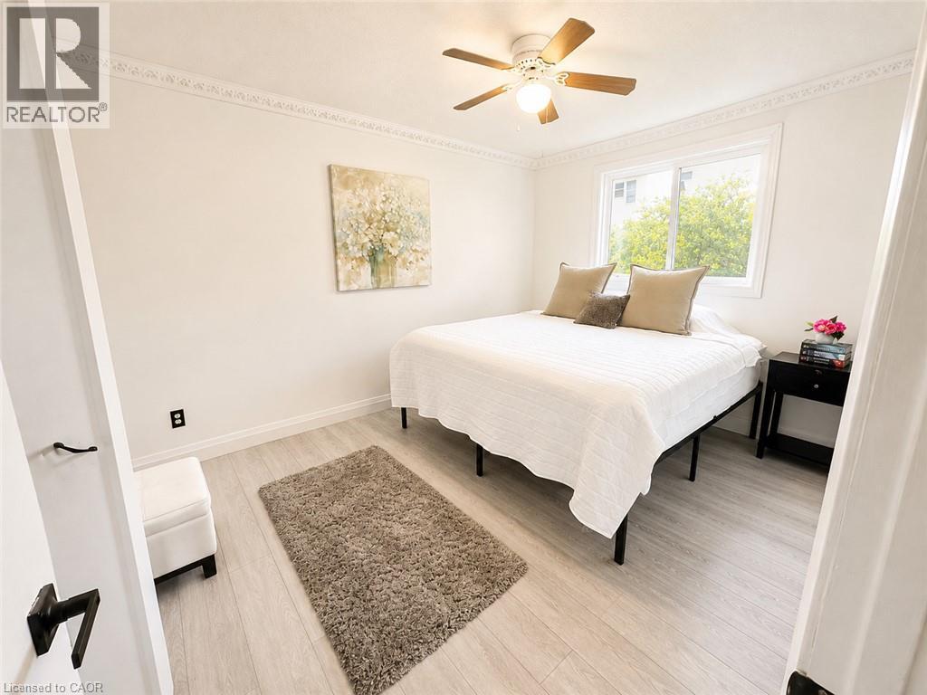 84 Elgar Avenue, Hamilton, ON - Indoor Photo Showing Bedroom