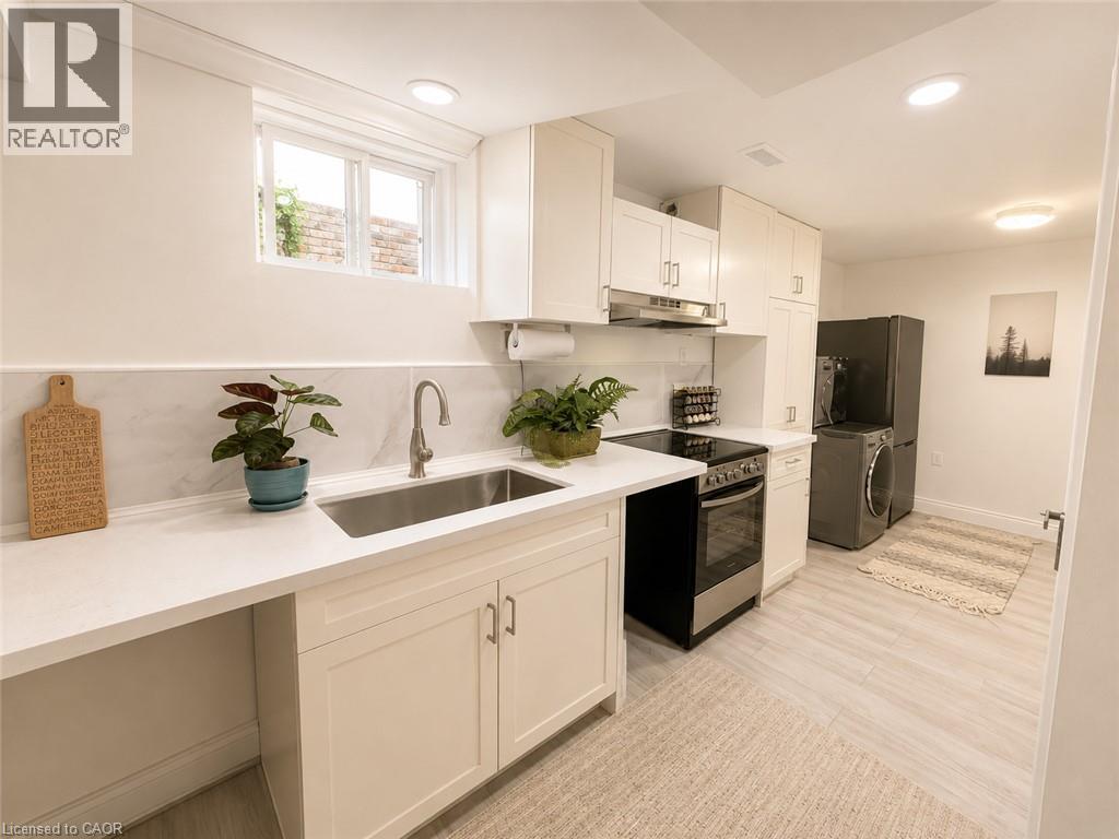 84 Elgar Avenue, Hamilton, ON - Indoor Photo Showing Kitchen With Upgraded Kitchen