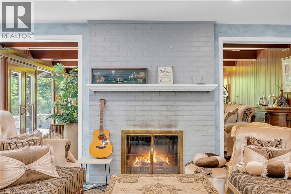 1356 Oak Lane, Mississauga, ON - Indoor Photo Showing Living Room With Fireplace