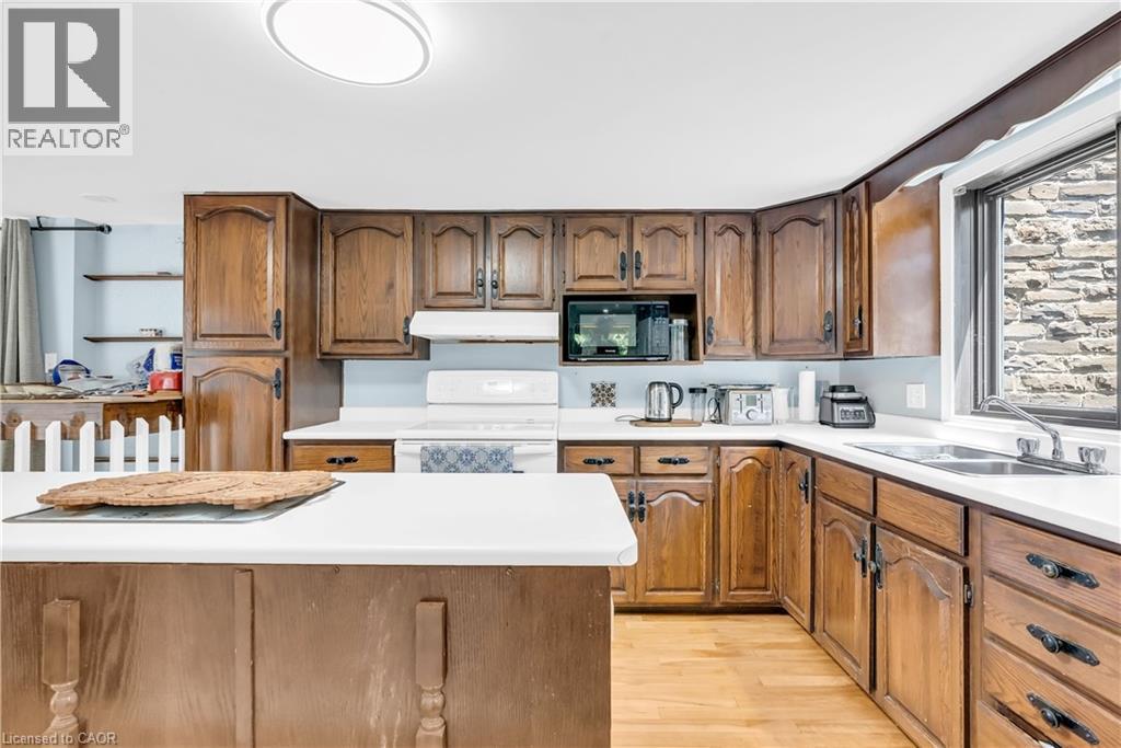 1356 Oak Lane, Mississauga, ON - Indoor Photo Showing Kitchen With Double Sink