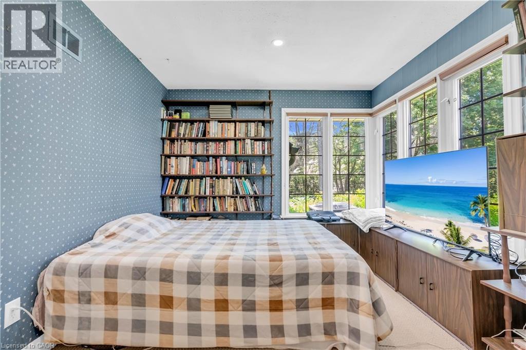 1356 Oak Lane, Mississauga, ON - Indoor Photo Showing Bedroom