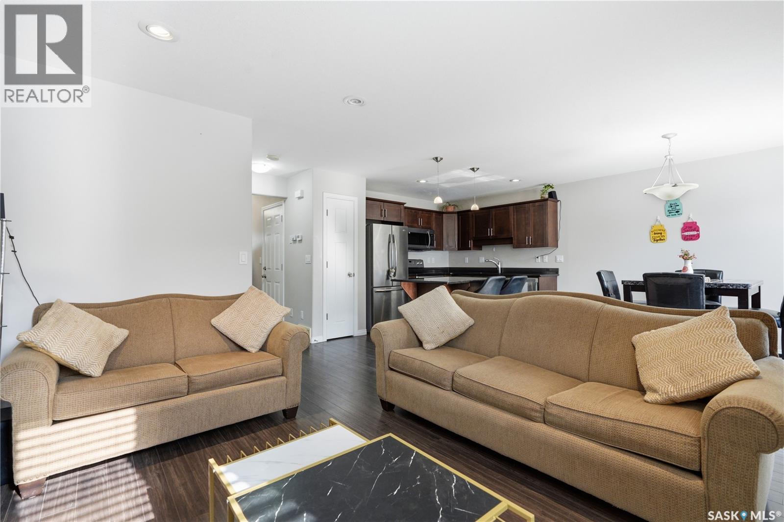 14 502 Rempel Manor, Saskatoon, SK - Indoor Photo Showing Living Room