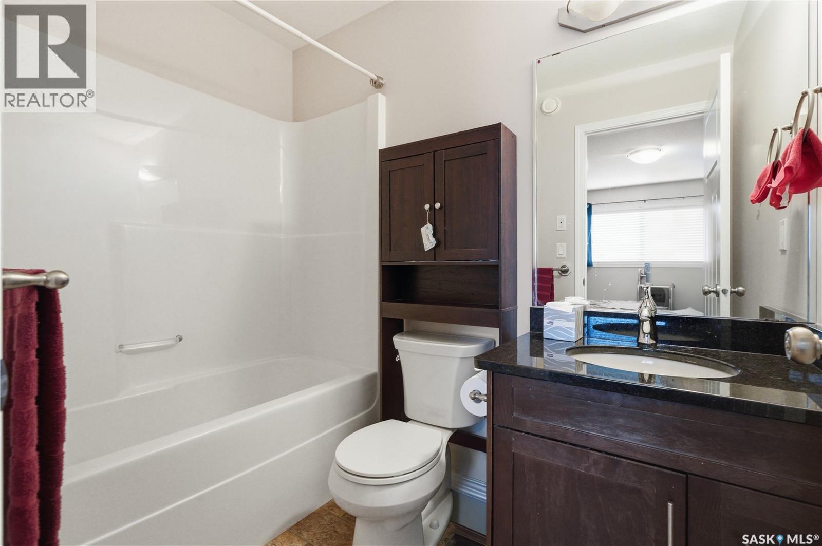14 502 Rempel Manor, Saskatoon, SK - Indoor Photo Showing Bathroom