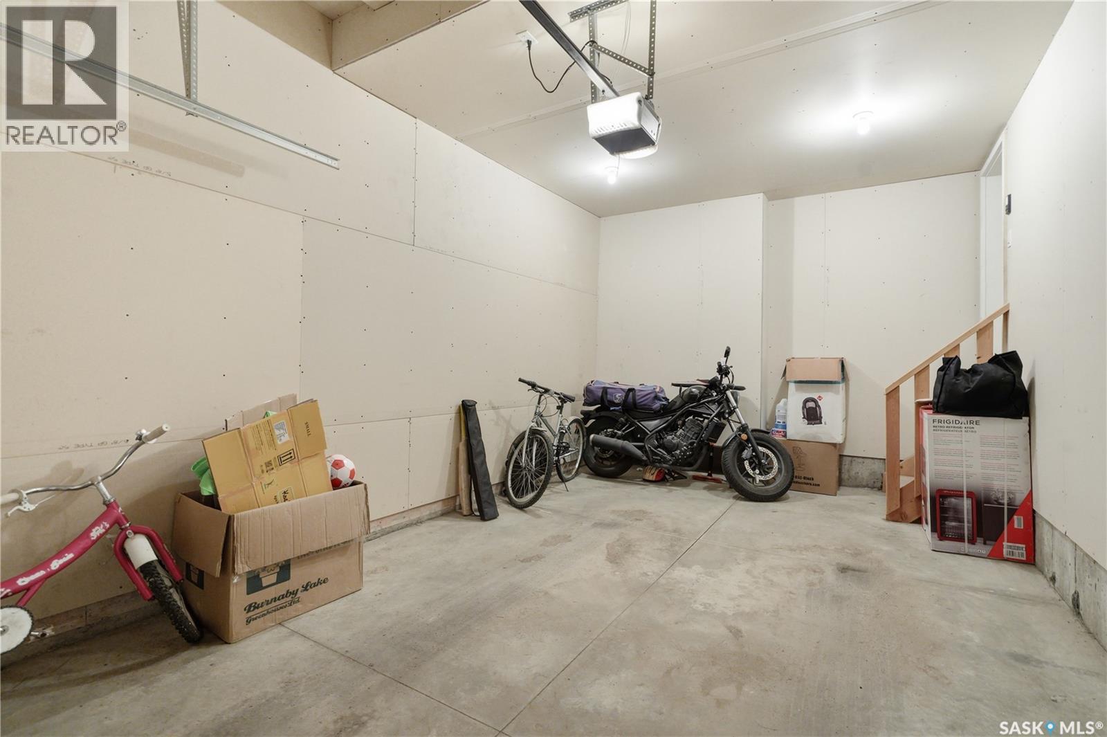 14 502 Rempel Manor, Saskatoon, SK - Indoor Photo Showing Garage